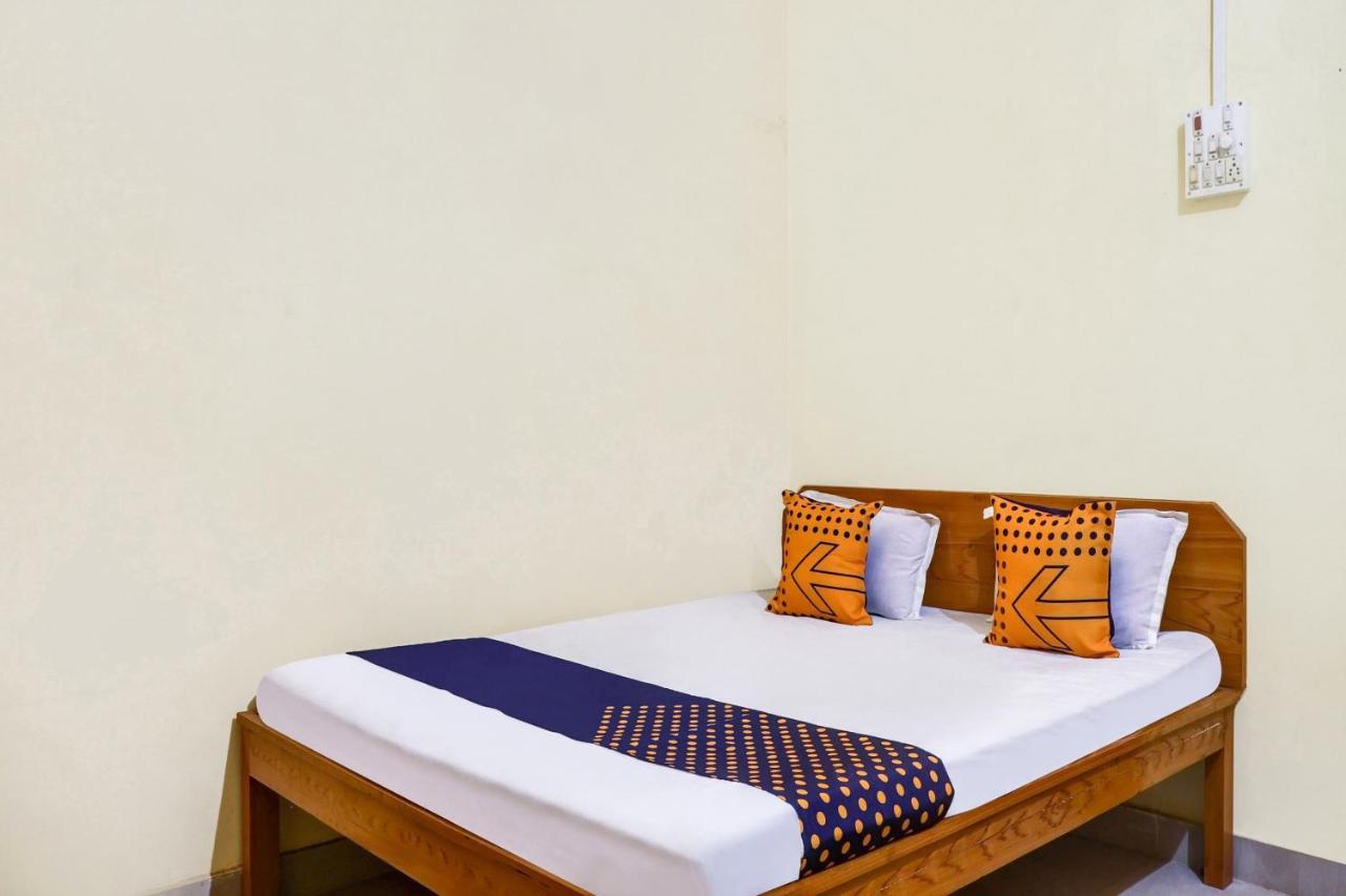 Hotel O Shivaye Rest House Диогар Екстериор снимка