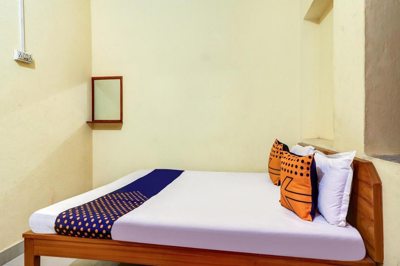 Hotel O Shivaye Rest House Диогар Екстериор снимка
