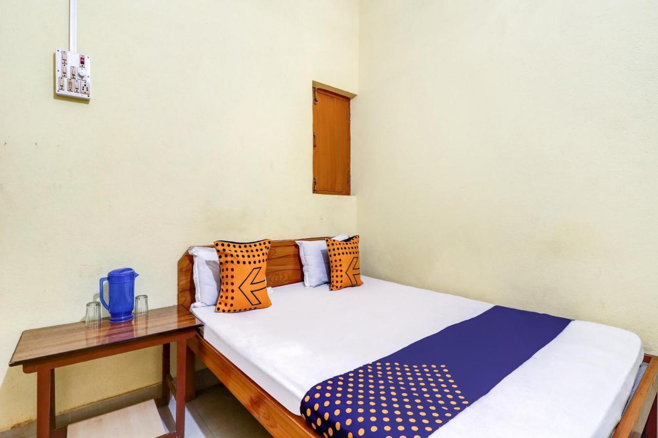 Hotel O Shivaye Rest House Диогар Екстериор снимка