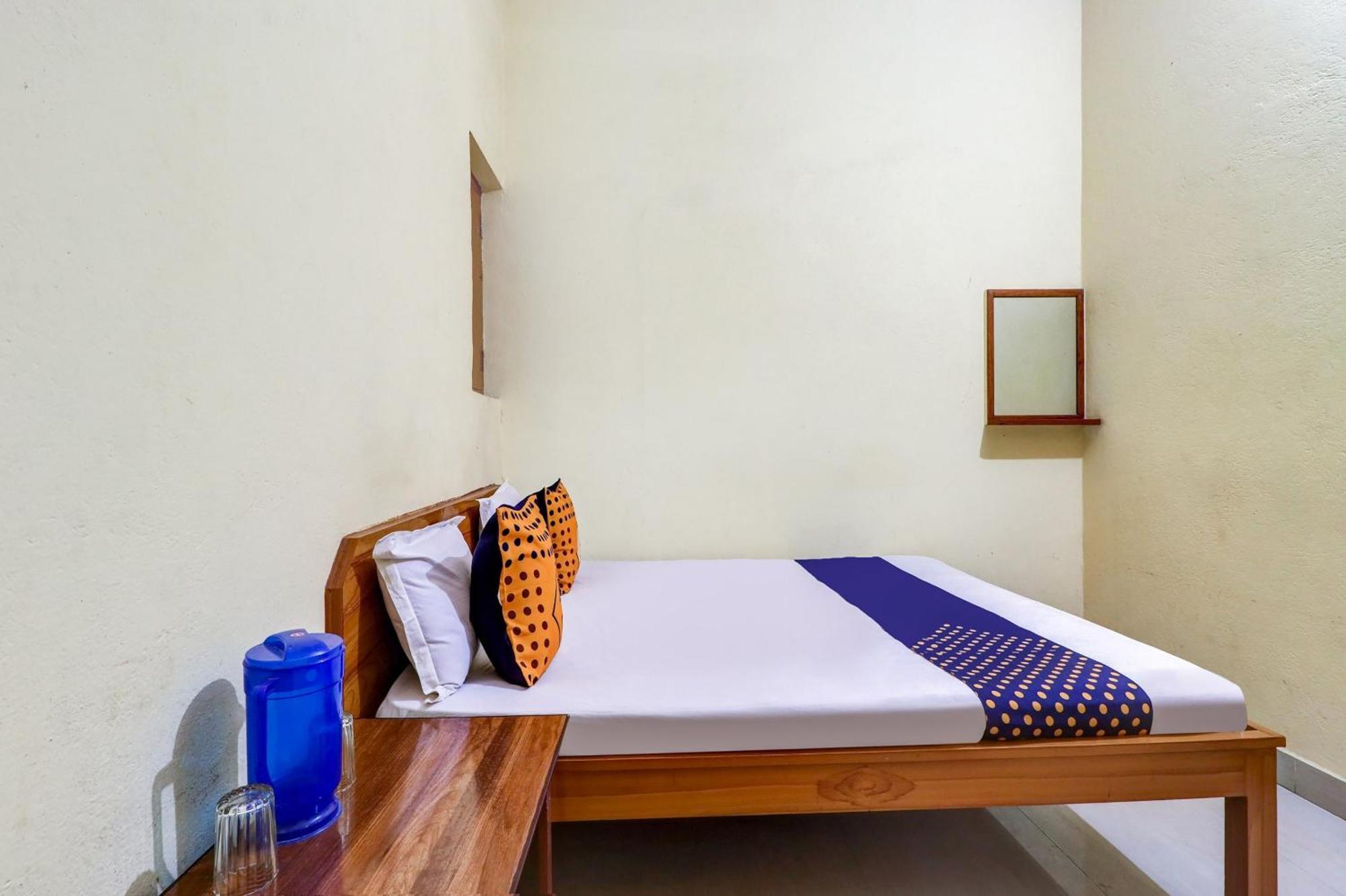 Hotel O Shivaye Rest House Диогар Екстериор снимка