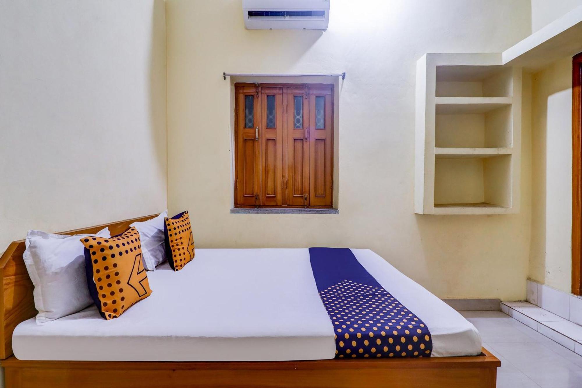 Hotel O Shivaye Rest House Диогар Екстериор снимка