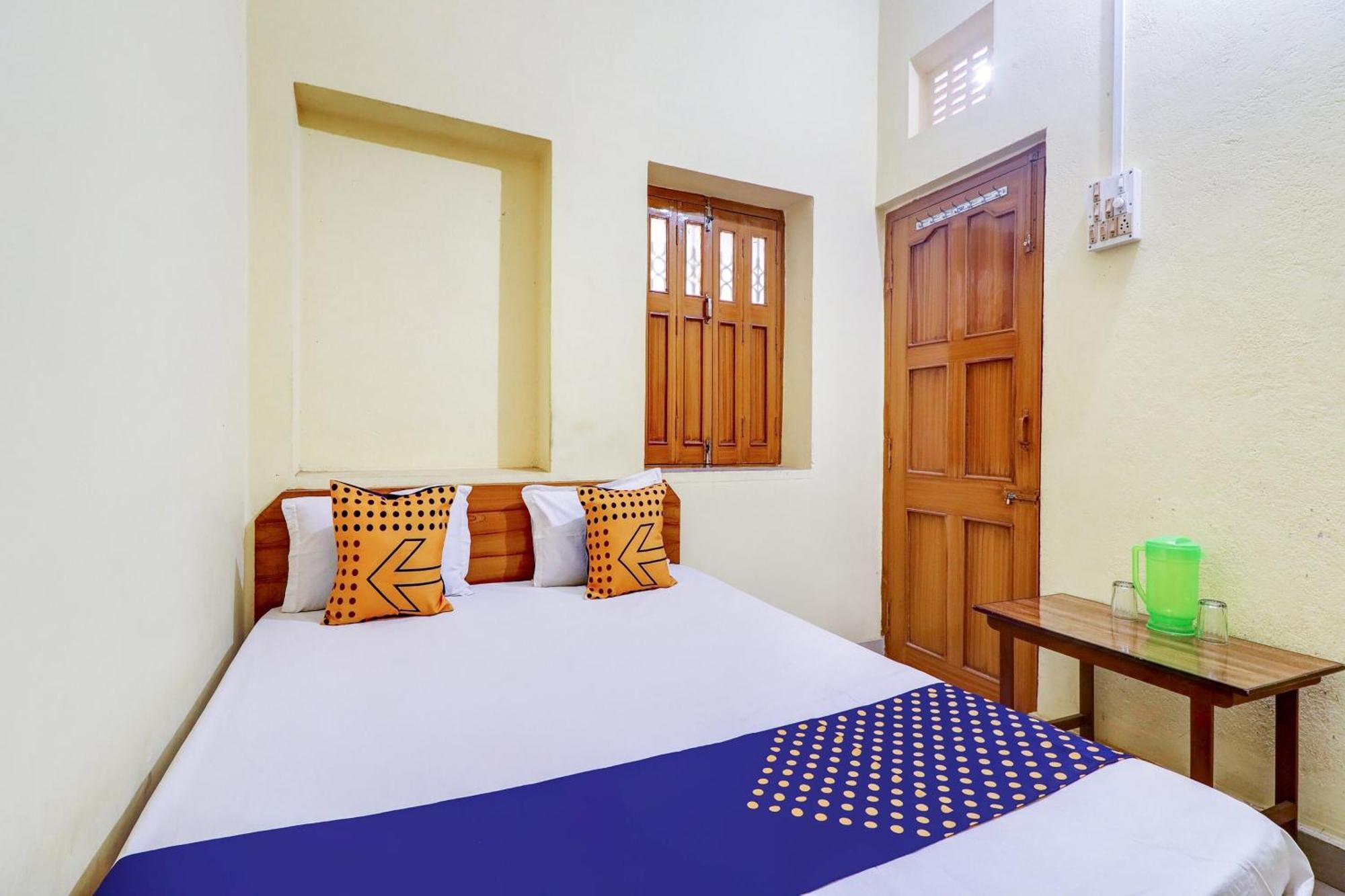 Hotel O Shivaye Rest House Диогар Екстериор снимка