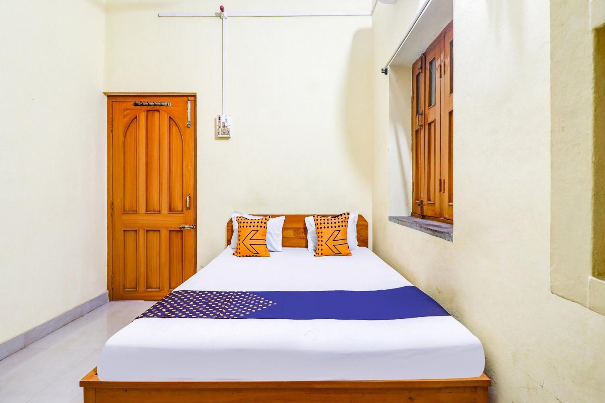 Hotel O Shivaye Rest House Диогар Екстериор снимка