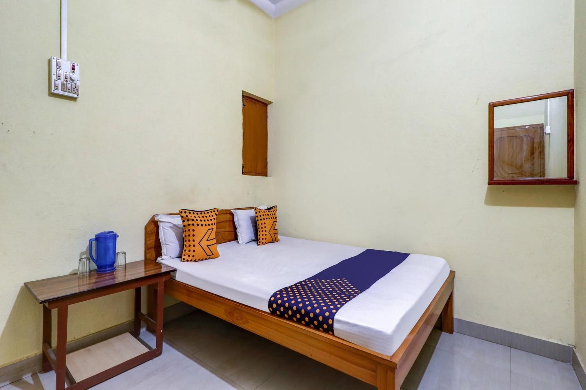 Hotel O Shivaye Rest House Диогар Екстериор снимка