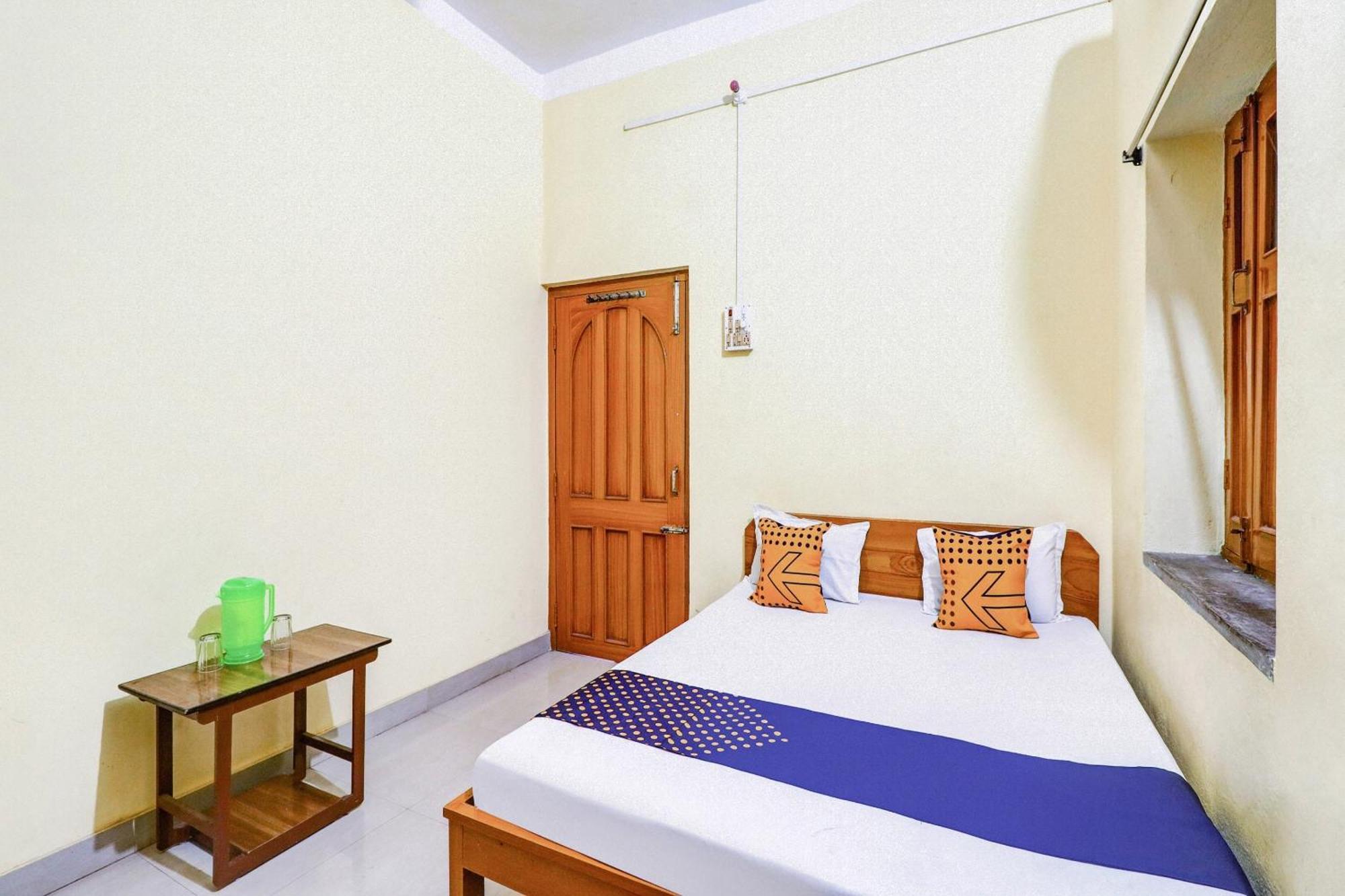 Hotel O Shivaye Rest House Диогар Екстериор снимка
