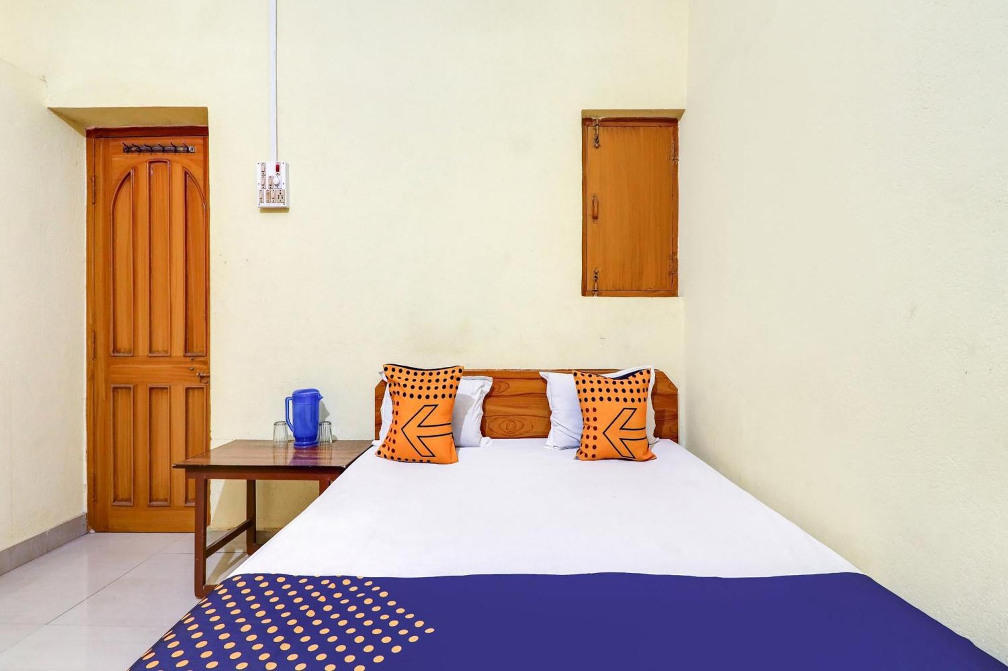 Hotel O Shivaye Rest House Диогар Екстериор снимка