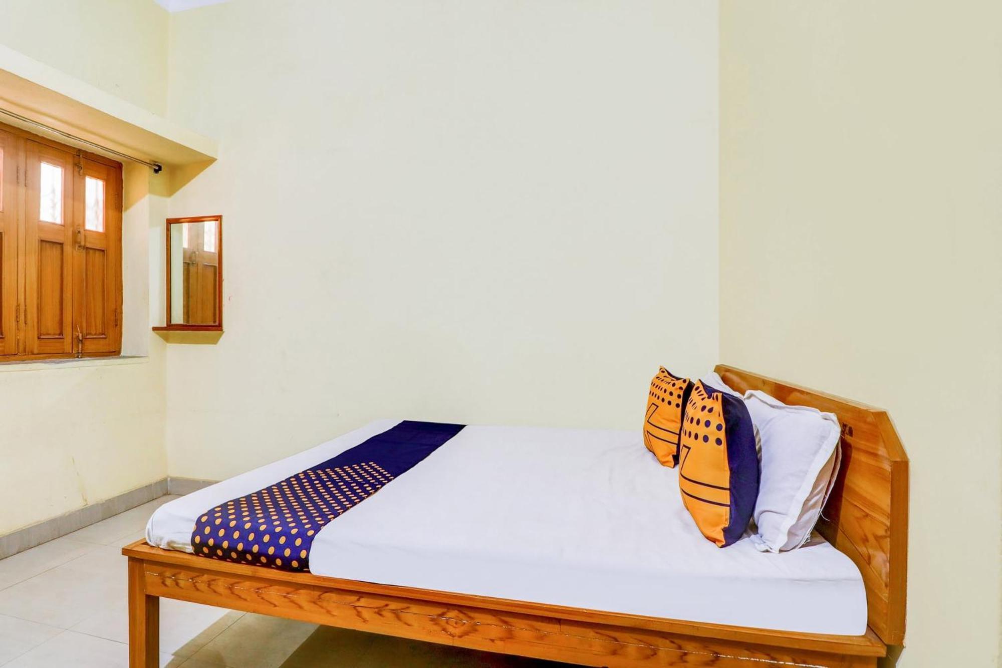 Hotel O Shivaye Rest House Диогар Екстериор снимка